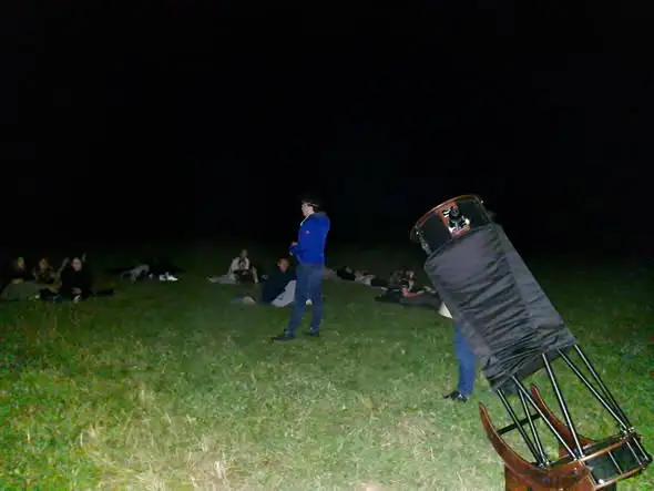 Młodzi astronomowie z Miejsca Piastowego podziwiali Drogę Mleczną w Lutowiskach