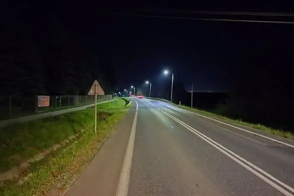 Nowe oświetlenie przy DK28 w Potoku już świeci – poprawa bezpieczeństwa na 2-kilometrowym odcinku