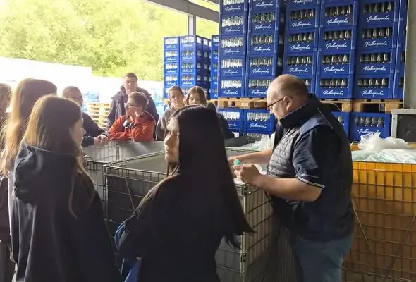 Uczniowie z Rymanowa odwiedzili Zakład Wód Mineralnych „Celestynka”