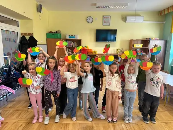 Światowy Dzień Jabłka w świetlicy szkolnej – edukacja i zabawa
