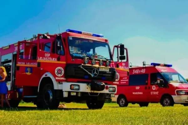 OSP Wojaszówka podejmuje challenge „Wiadro dla Mateusza” – pomoc dla młodego strażaka