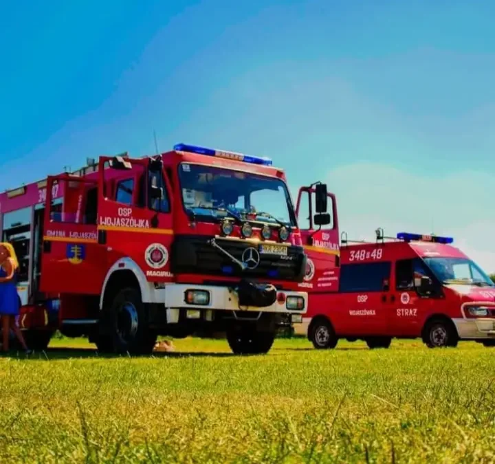 OSP Wojaszówka podejmuje challenge „Wiadro dla Mateusza” – pomoc dla młodego strażaka