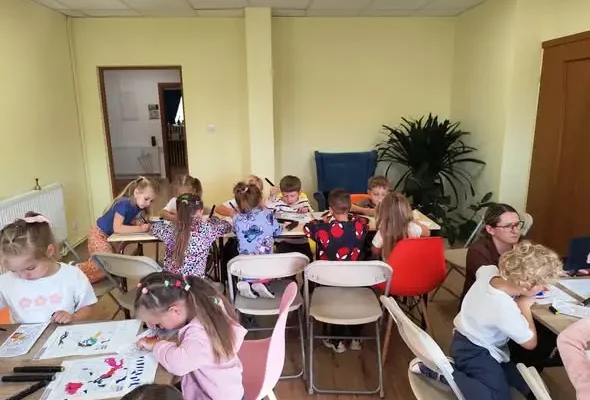 Dzień Głośnego Czytania w bibliotece we Wrocance – przedszkolaki i zerówka na pierwszej wizycie
