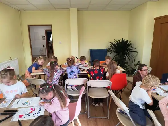 Dzień Głośnego Czytania w bibliotece we Wrocance – przedszkolaki i zerówka na pierwszej wizycie