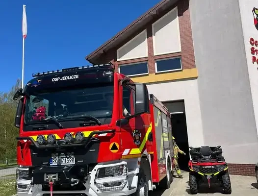 Powalone drzewo w Chlebnej – interwencja OSP KSRG Jedlicze