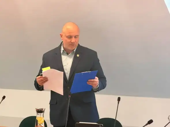 XXII sesja Rady Powiatu Krośnieńskiego – kluczowe decyzje i wyzwania regionu