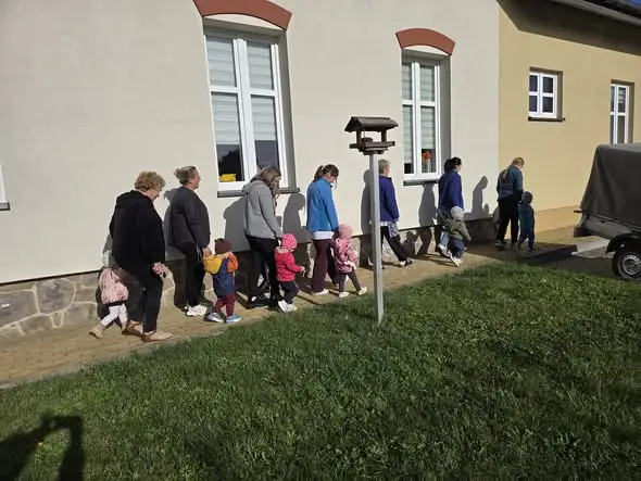 Próbna ewakuacja przeciwpożarowa w Żłobku w Łężanach z udziałem miejscowych strażaków