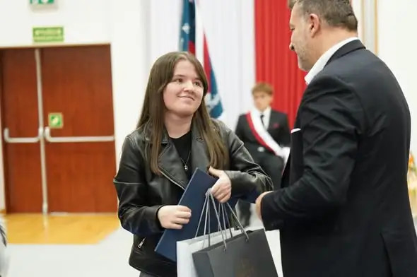 Kamila Głód z Rymanowa ukończyła marketing internetowy z wyróżnieniem