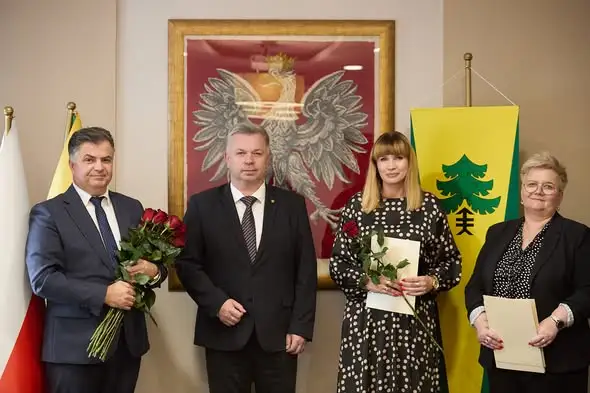 Dzień Edukacji Narodowej w Gminie Jedlicze – burmistrz nagrodził nauczycieli