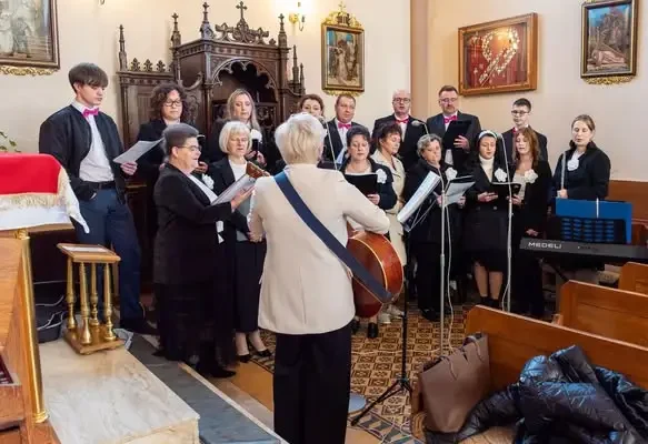 Poświęcenie nowej kaplicy Matki Bożej w Miejscu Piastowym po wypadku cysterny