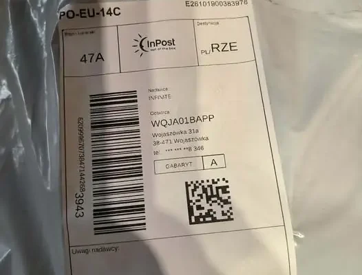 Paczka z SHEIN trafiła do niewłaściwej osoby. Mieszkanka Wojaszówki szuka właściciela