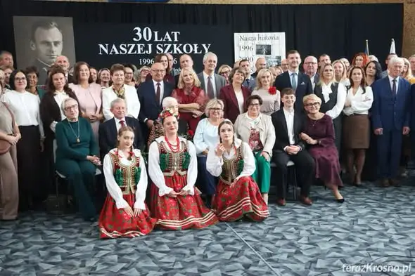Iwonicz: Zespół Szkół świętował 30-lecie. Nowy sztandar i wzruszające spotkania absolwentów
