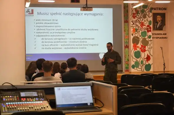 Uczniowie liceum w Lorymanowie szlifują wojskowe umiejętności