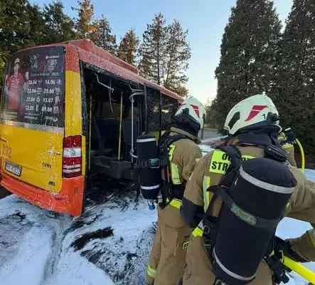 Krosno: strażacy ochotnicy ćwiczyli gaszenie autokaru na terenie zajezdni MKS