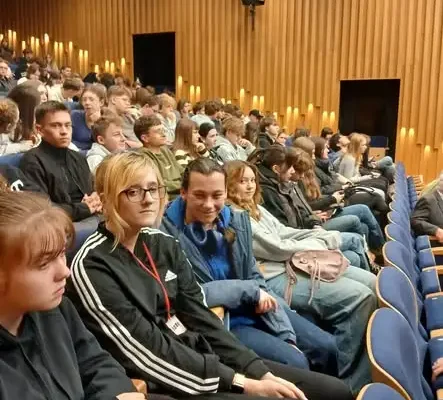 Rymanowscy licealiści na sesji o KOR – 50 lat od powstania Komitetu Obrony Robotników