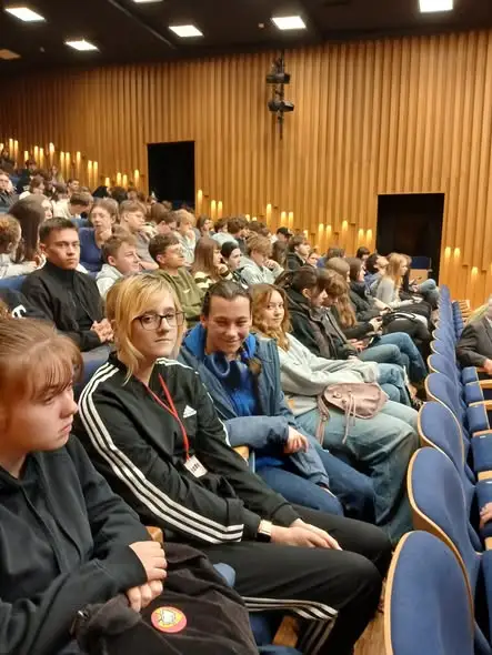 Rymanowscy licealiści na sesji o KOR – 50 lat od powstania Komitetu Obrony Robotników