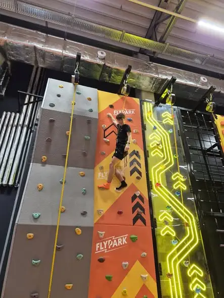 KB Krościenko Wyżne zamienił bieżnię na trampoliny w FlyParku w Krośnie