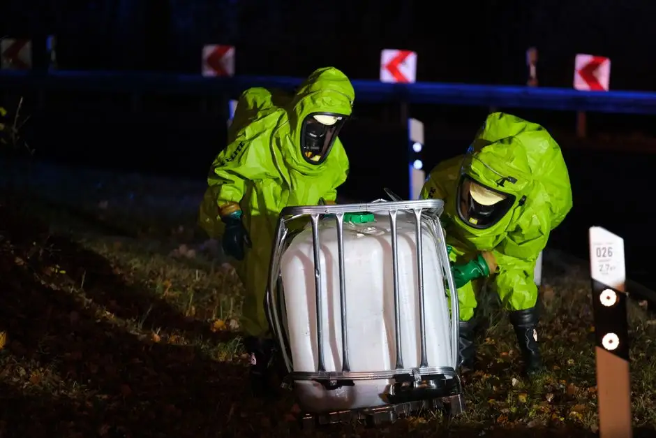 Neutralizacja substancji na ulicy Naftowej w Jedliczach – akcja strażaków